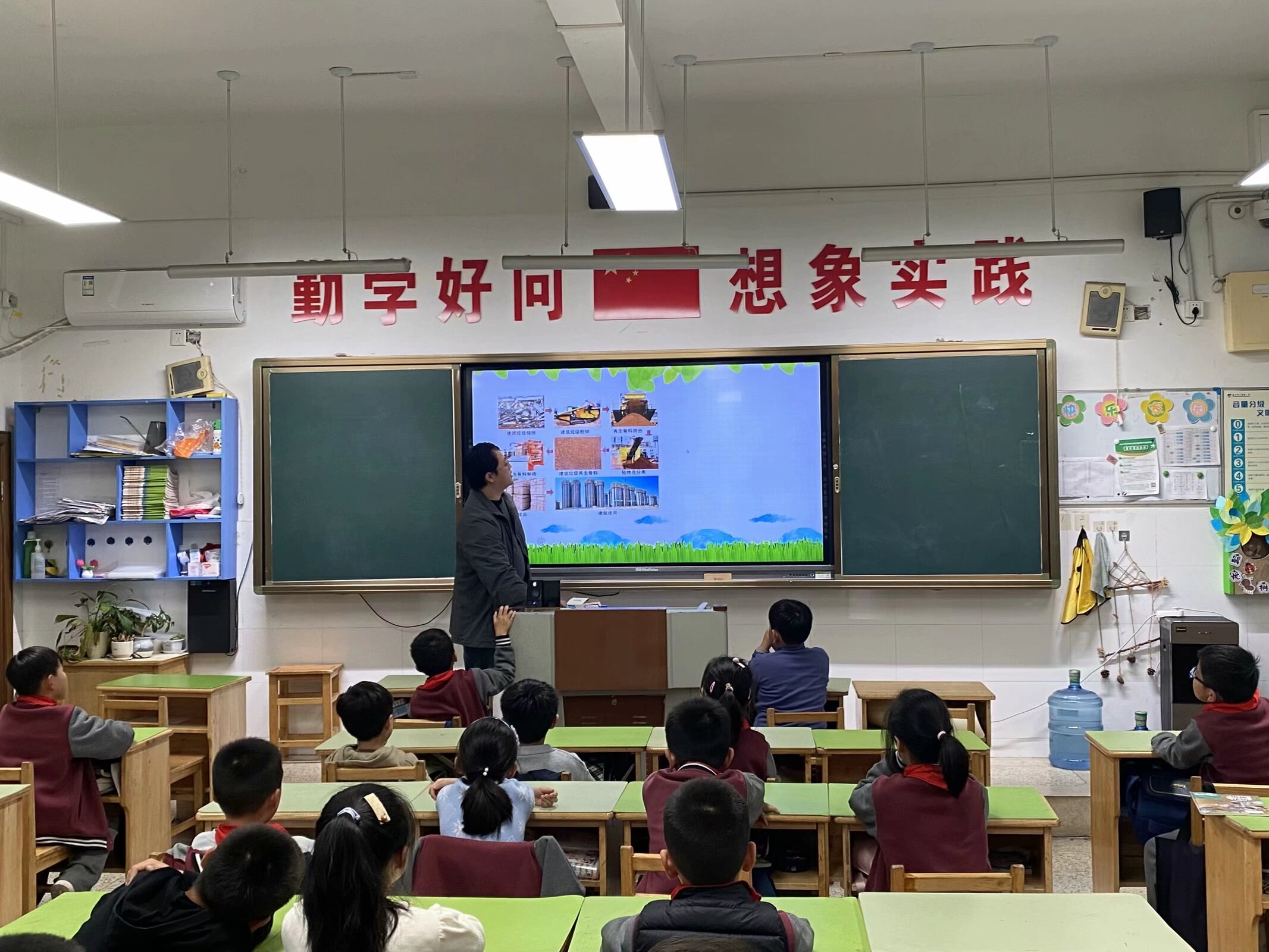 绿建中心开展绿色建材进校园活动.jpeg