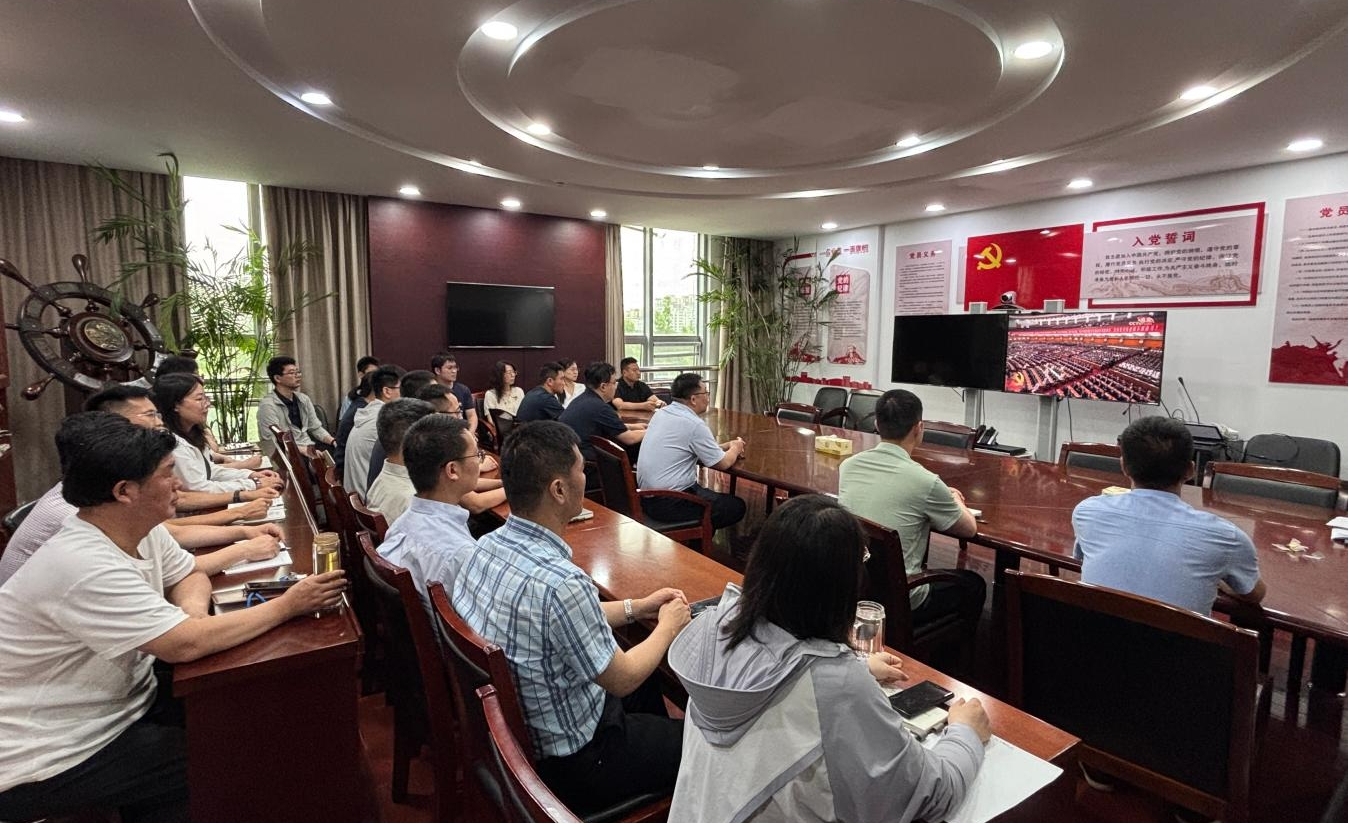 市工信局组织集中收看庆祝中国共产党成立105周年大会2.jpg