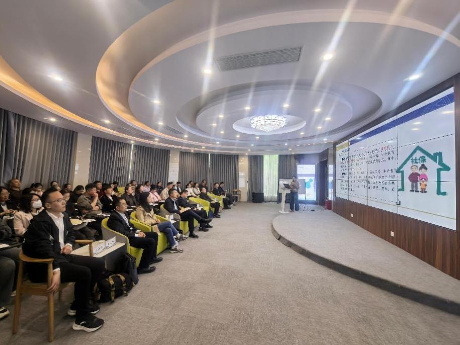 市工信局举办企业网上服务中心等政策系列宣讲（东海经开区专场）2.jpg