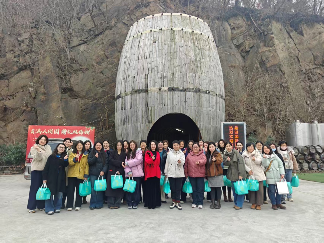 工信巾帼绽芳华    实干惠企暖春光1.jpg