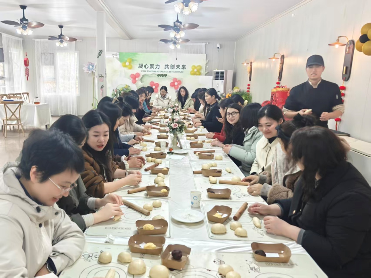 工信巾帼绽芳华    实干惠企暖春光2.jpg